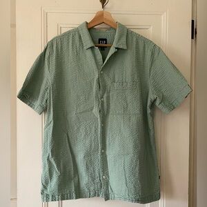GAP Men’s Textured Casual Button Down Shirt